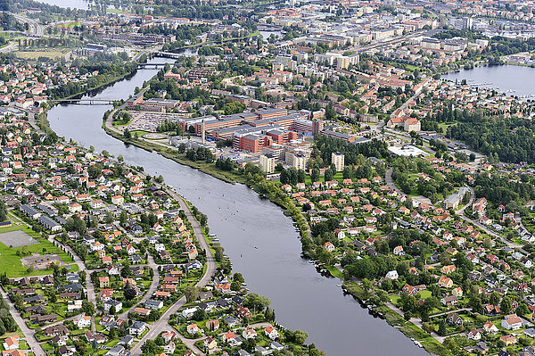 Luftaufnahme von Stadt und Fluss