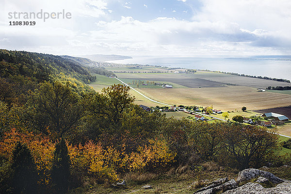 Herbstlandschaft  Blick über den See Vattern