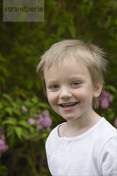 Porträt eines lächelnden Jungen  Skane  Schweden