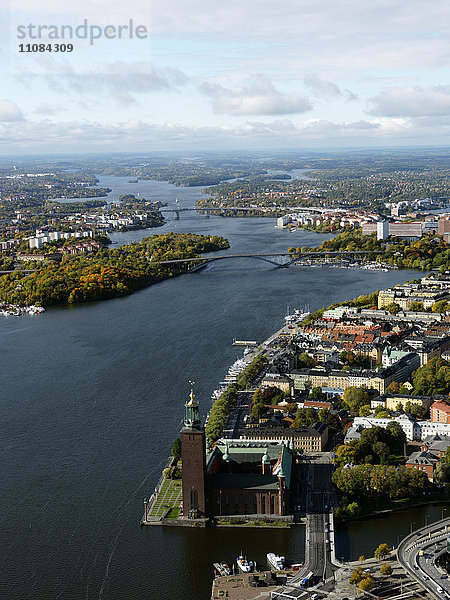 Luftaufnahme von Stockholm mit dem Stockholmer Rathaus  Schweden