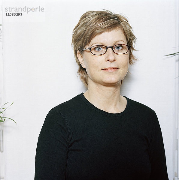 Porträt einer Frau mit Brille  Schweden.