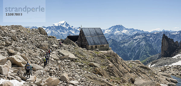 Schweiz  Bergsteiger auf der Ornyhütte