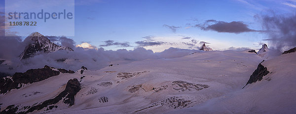 Schweiz  Bertolhütte  Matterhorn und Dent Blanche