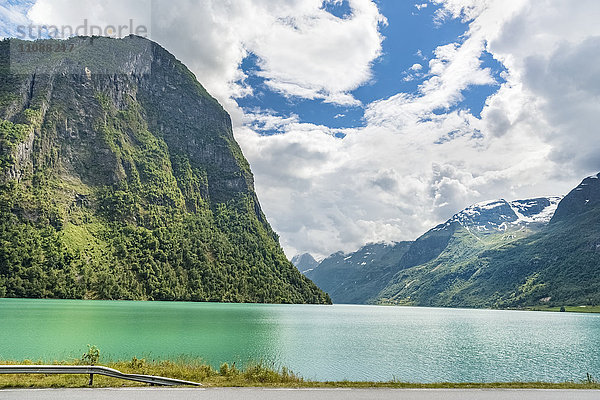 Norwegen  Sogn og Fjordane  Oldevatnet See in Oldedal