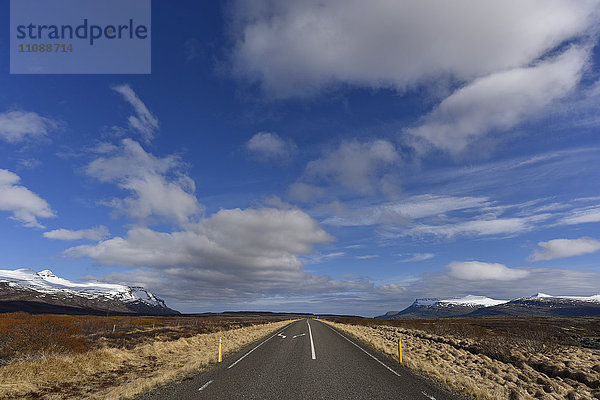 Island  leere Straße