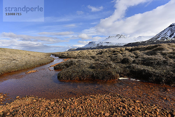 Island  Landschaft mit Fluss