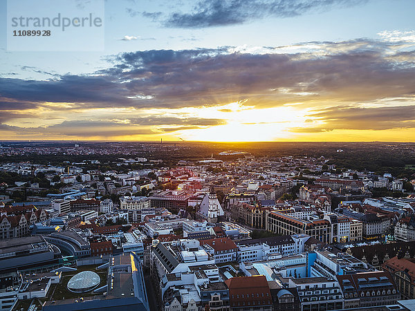 Deutschland  Leipzig  Blick auf die Altstadt bei Sonnenuntergang