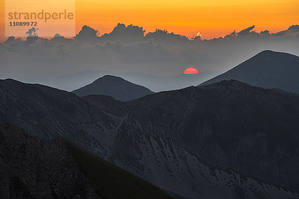 Italien  Abruzzen  Gran Sasso und Monti della Laga Nationalpark  Pizzo Cefalone bei Sonnenuntergang