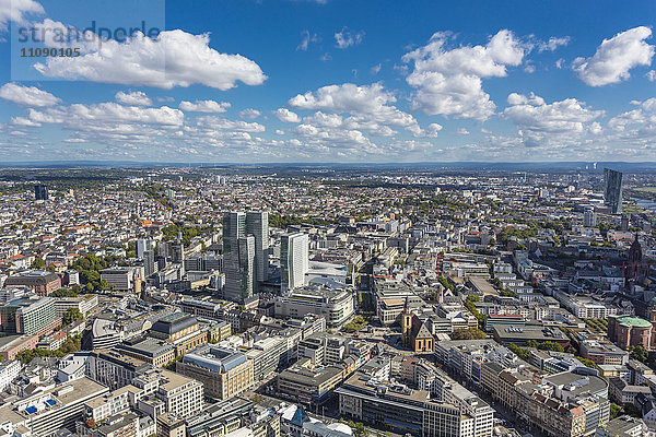 Deutschland  Frankfurt  Blick auf die Stadt mit Nextower und Jumeirah Frankfurt Hotel vom Maintower aus