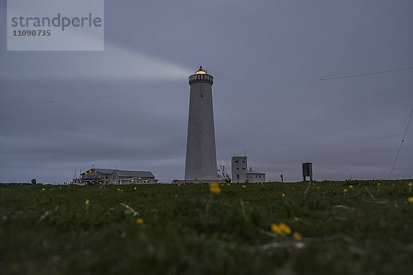 Island  Reykjanes  Leuchtturm am Abend