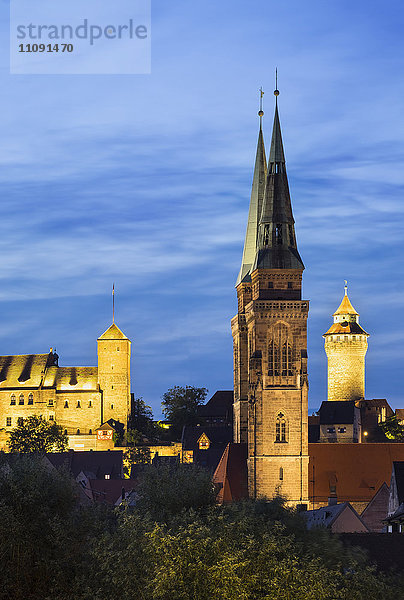 Deutschland  Nürnberg  Blick auf die Nürnberger Burg mit Sinwellturm und St. Sebalduskirche