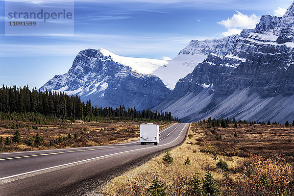 Kanada  Alberta  Jasper National Park  Icefields Parkways  Wohnmobil unterwegs