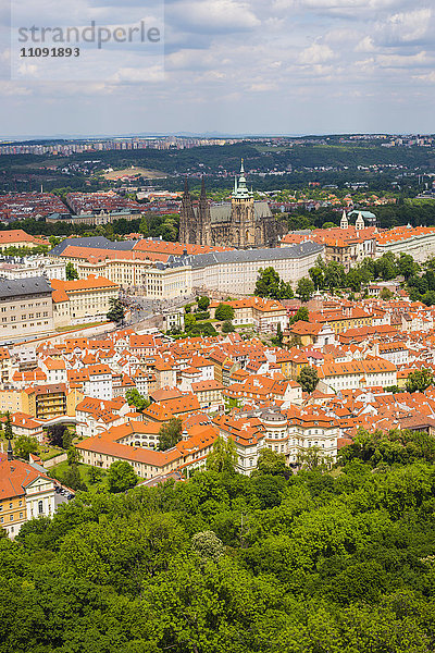 Prag  Nove Mesto  Altstadt  Mala Strana mit Prager Burg