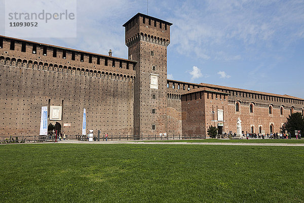 Fassade eines Schlosses  Castello Sforzesco  Mailand  Lombardei  Italien