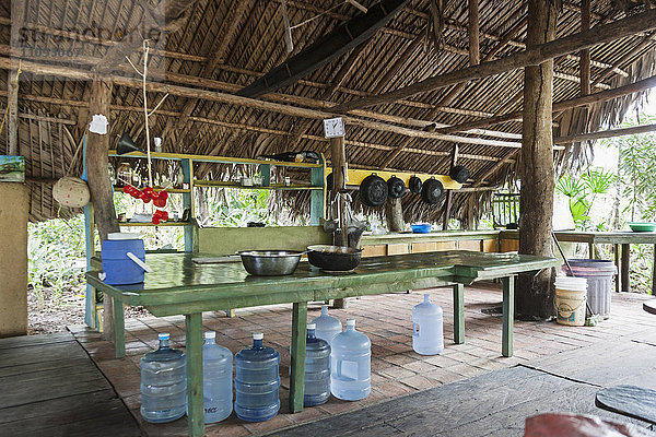Wasserflaschen in der Küche des Öko-Camps  Orinoco-Delta  Venezuela