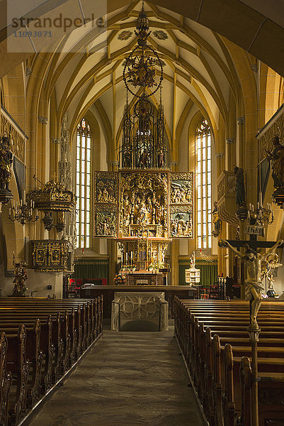 Innenraum der Kirche St. Vinzenz  Heiligenblut  Kärnten  Österreich