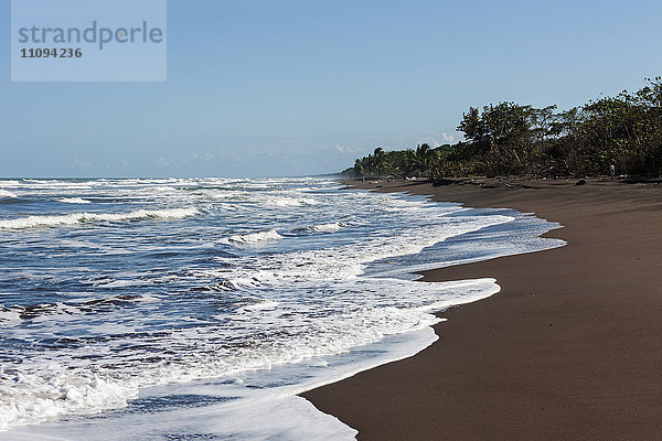 Landschaftlicher Blick auf den Strand  Samara  Costa Rica