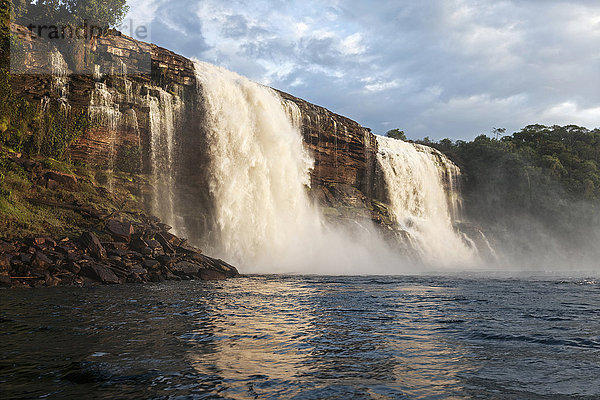 Wasserfall  Canaima-Nationalpark  Bundesstaat Bolivar  Venezuela