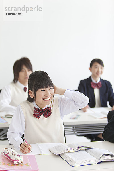 Teenager-Mädchen im Klassenzimmer