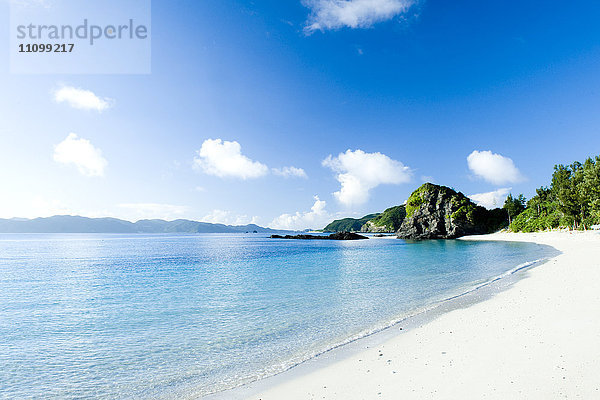 Meer und blauer Himmel