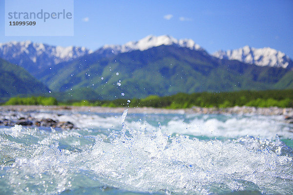 Fluss Takase und Berg Jiigatake