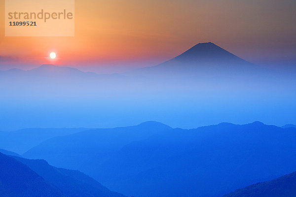 Berg Fuji bei Sonnenaufgang