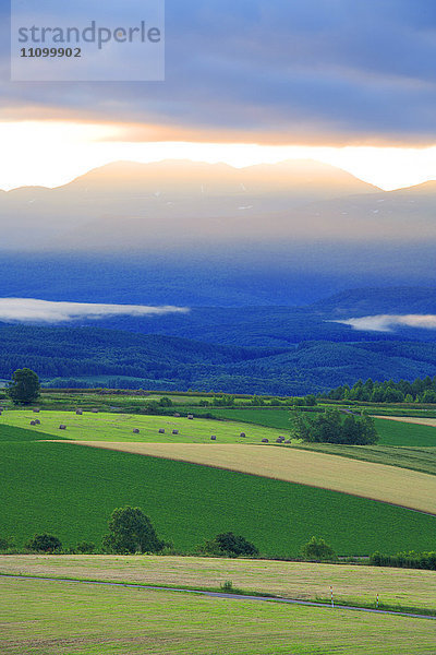 Sonnenaufgang über dem Berg Tomuraushi