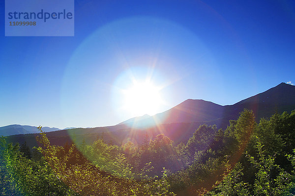 Sonnenaufgang über dem Berg Biei