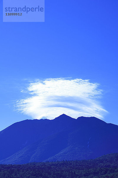 Wolke über dem Mt. Oputateshike