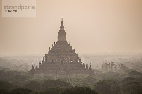 Sonnenaufgang im buddhistischen Sulamani-Tempel  Bagan (Pagan)  Myanmar (Burma)  Asien