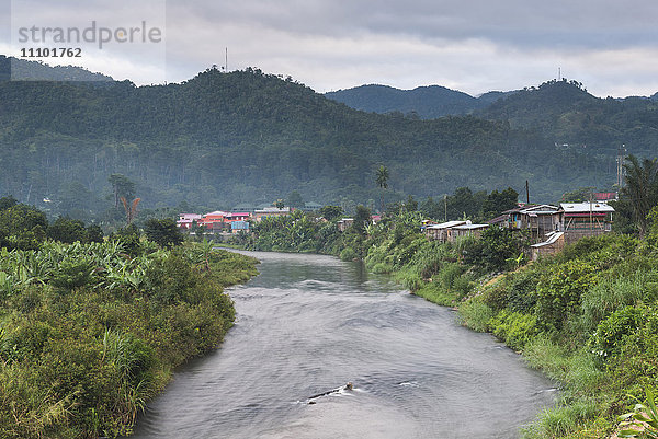 Ranomafana Stadt und Namorona Fluss bei Sonnenaufgang  Madagaskar Zentrales Hochland  Madagaskar  Afrika