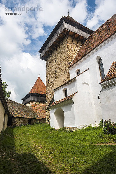 Die befestigte Kirche von Viscri in Viscri  einem der Dörfer mit befestigten Kirchen in Siebenbürgen  UNESCO-Weltkulturerbe  Siebenbürgen  Rumänien  Europa