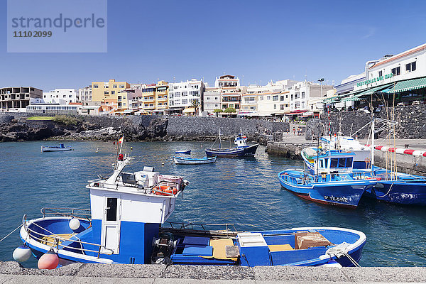 Fischerboote im Hafen  Los Abrigos  Teneriffa  Kanarische Inseln  Spanien  Atlantik  Europa