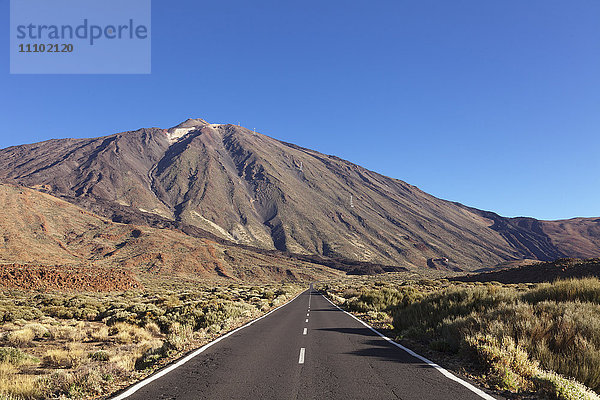 Straße durch Caldera de las Canadas  Pico del Teide  Nationalpark Teide  UNESCO-Weltkulturerbe  Teneriffa  Kanarische Inseln  Spanien  Europa