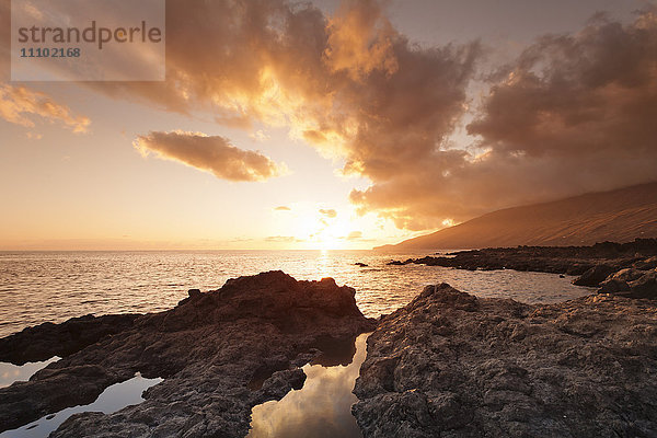 Sonnenuntergang an der Südküste bei La Restinga  UNESCO-Biosphärenreservat  El Hierro  Kanarische Inseln  Spanien  Atlantik  Europa