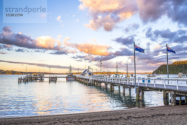 Russell Pier bei Sonnenuntergang  Bay of Islands  Region Northland  Nordinsel  Neuseeland  Pazifik