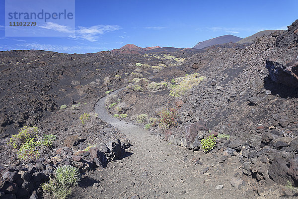 Ruta de los Volcanes Wanderweg  Vulkan Teneguia links  Vulkan San Antonio Mitte  Monumento Natural de los Volcanes de Teneguia  La Palma  Kanarische Inseln  Spanien  Europa