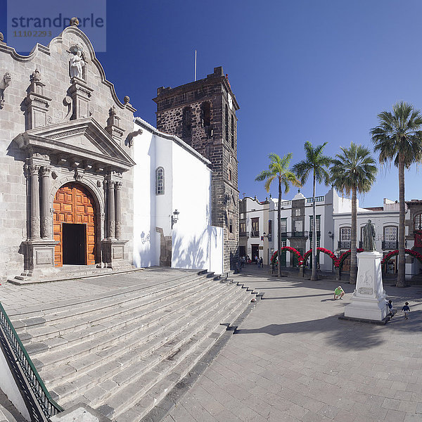 Kirche Iglesia de El Salvador an der Plaza de Espana  Santa Cruz de la Palma  La Palma  Kanarische Inseln  Spanien  Europa