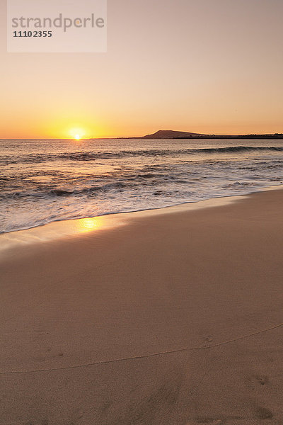 Strand Playa Papagayo bei Sonnenuntergang  nahe Playa Blanca  Lanzarote  Kanarische Inseln  Spanien  Atlantik  Europa