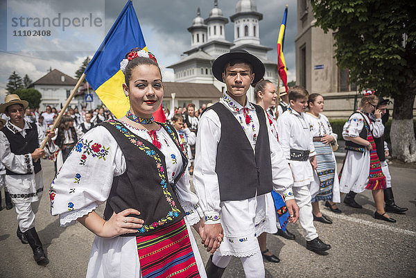 Festival der traditionellen rumänischen Trachten  Nasaud  Siebenbürgen  Rumänien  Europa