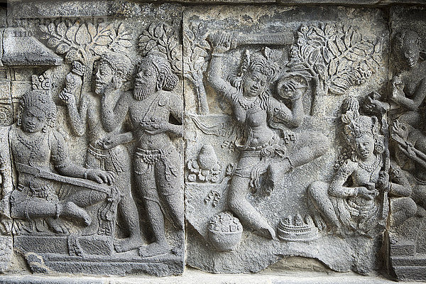Hinduistische Schnitzereien an den Prambanan-Tempeln  UNESCO-Weltkulturerbe  bei Yogyakarta  Java  Indonesien  Südostasien  Asien
