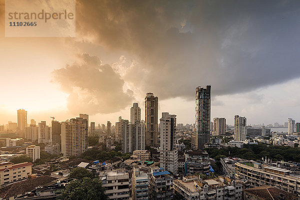 Gesamtansicht der Skyline des Zentrums von Mumbai (Bombay)  Maharashtra  Indien  Asien