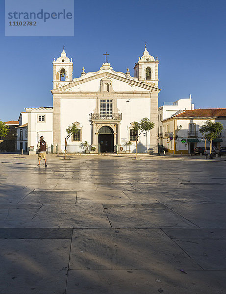 Blick auf die Kirche Santa Maria in der Stadt Lagos  Bezirk Faro  Algarve  Portugal  Europa