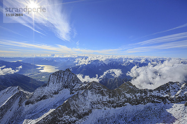 Luftaufnahme des Sasso Manduino und des Comer Sees im Hintergrund  Val Dei Ratti  Chiavenna Tal  Valtellina  Lombardei  Italien  Europa