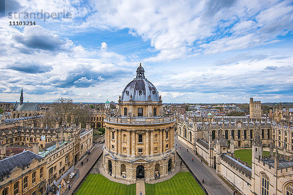 Radcliffe Camera und der Blick auf Oxford von der St. Mary's Church  Oxford  Oxfordshire  England  Vereinigtes Königreich  Europa