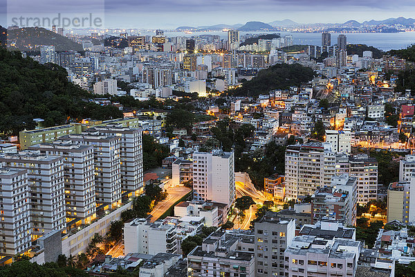 Tabajaras Favela und Copacabana  Rio de Janeiro  Brasilien  Südamerika