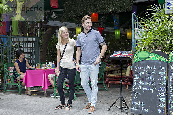 Touristen in der Nähe der Khao-San-Straße in Bangkok  Thailand  Südostasien  Asien