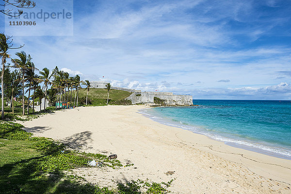 Fort St. Catherine und der weiße Sandstrand  Unesco-Weltkulturerbe  die historische Stadt St. George  Bermuda  Nordamerika