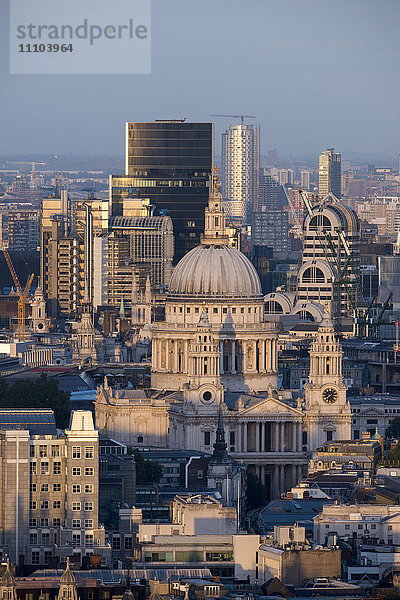 St. Pauls Cathedral und Skyline  London  England  Vereinigtes Königreich  Europa