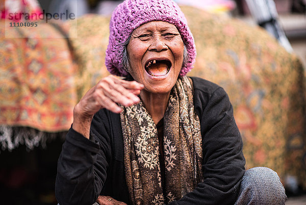 Dame auf dem Markt in Berestagi  Sumatra  Indonesien  Südostasien  Asien